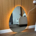 ⁦מראת לד יוקרתית בעיצוב א-סימטרי – כולל תאורה אחורית גודל 60/80 ס״מ
דגם 10