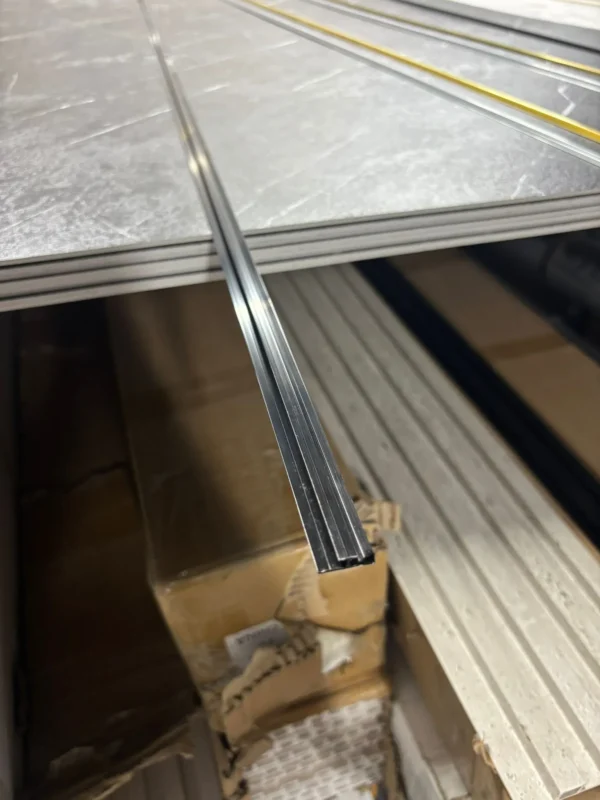 ⁦פס חיבור צבע שחור