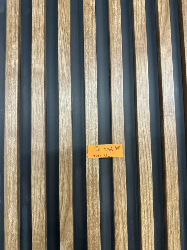 חיפוי סרגל – שחור בשילוב עץ