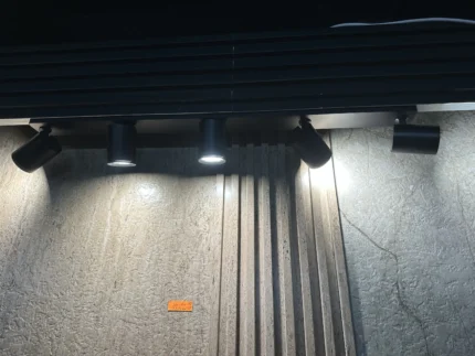 תאורה צמוד תקרה חמש ראשים מתכוונן  GU10 RADIUS מבית Semicom